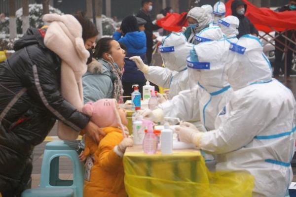 Kota-kota di China Bersiap Mengisolasi Pelarian Pekerja Foxconn yang Dilanda COVID