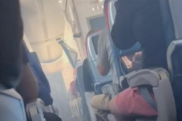  Kabin Pesawat Mendadak Dipenuhi Asap, Delta Air Lines Terpaksa Mendarat Darurat