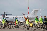 Aktivis Iklim Memblokir Lepas Landas Jet Pribadi di Bandara Schiphol