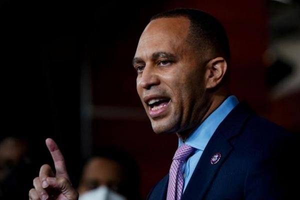 Pelosi Mundur, Hakeem Jeffries Difavoritkan Pimpin Demokrat di DPR AS