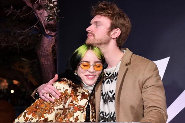 Billie Eilish Pacaran dengan Jesse Rutherford yang Lebih Tua 11 Tahun, Ini Reaksi Finneas