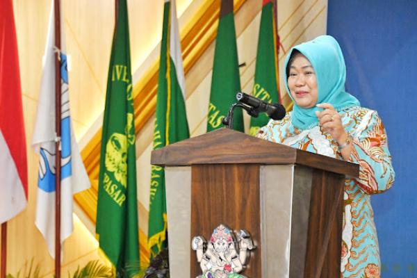 Siti Fauziah: Mahasiswa Harus Bersiap Diri Dengan Menguasai Bidang Ilmu Pengetahuan yang Bermanfaat 