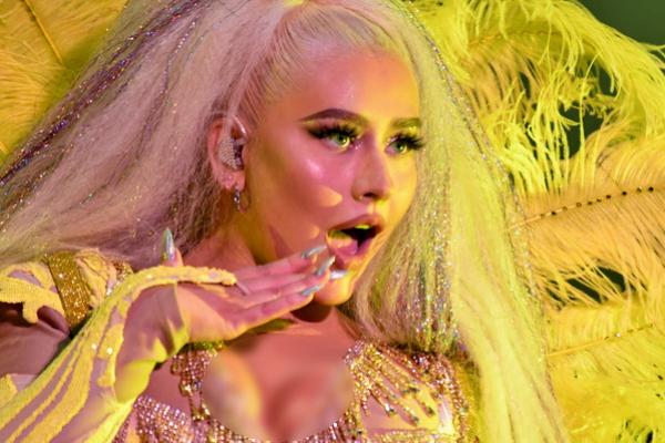 Christina Aguilera Pernah Mabuk Berat saat Pemotretan untuk Kampanye Versace