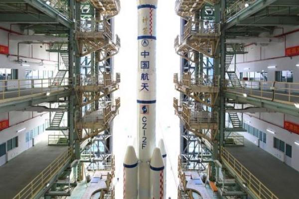 China Luncurkan Pesawat Luar Angkasa Shenzhou-15 Hari Ini