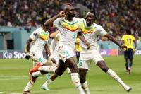 Kapten Senegal Kalidou Koulibaly melakukan selebrasi usai mencetak gol ke gawang Ekuador (foto: Getty Images/detik.com)