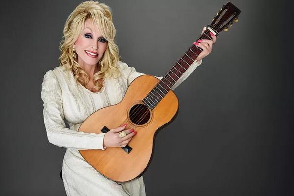 Dolly Parton Beri Kejutan untuk Penggemarnya, Semangat Keajaiban Natal!
