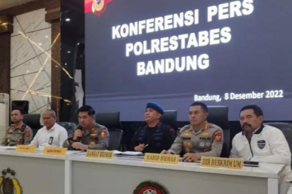 Konferensi pers di Polrestabes Bandung, Kota Bandung Jawa Barat, Kamis (8/12/2022). 