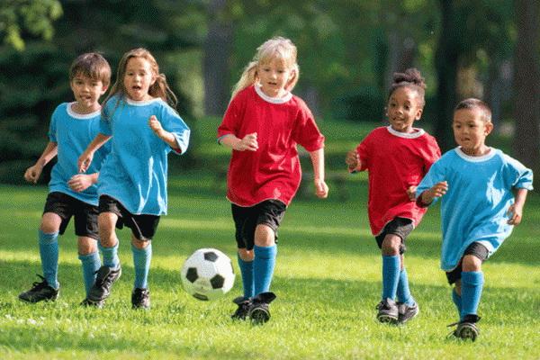 Tak Hanya Menyenangkan, Berikut Sederet Manfaat Bermain Sepak Bola untuk Anak