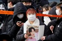 Berkepala Plontos, Bintang K-Pop BTS Jin Memulai Wajib Militer