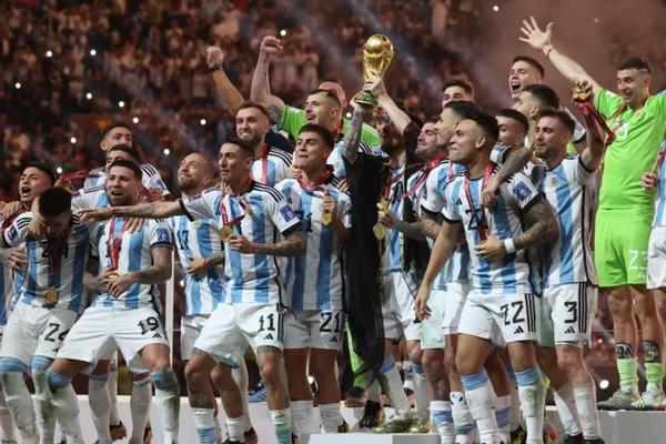 Lionel Messi Angkat Trofi, Garis Waktu Perjalanan Argentina di Piala Dunia 2022 Qatar