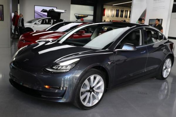 Khawatir Pembelian Menurun, Tesla Gelar Diskon Mobil Andalan 7.500 Dolar