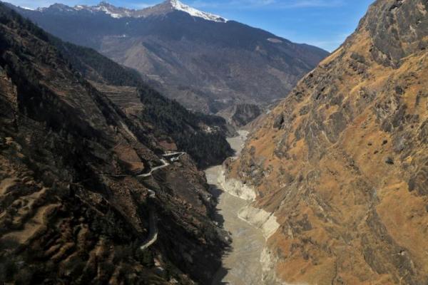 Rumah Retak Akibat Tanah Geser, Hampir 200 Orang di Kota Himalaya Dievakuasi