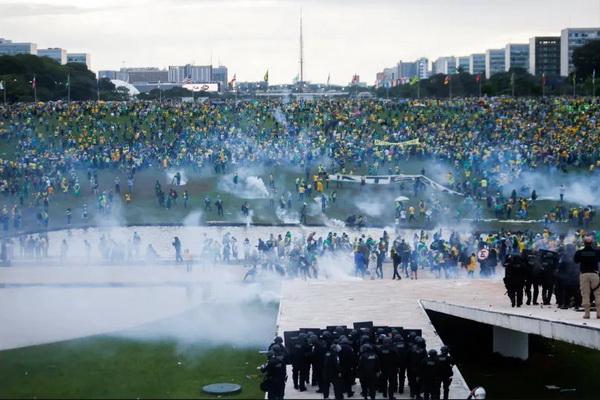 Polisi Brasil Tangkap Ratusan Pendukung Kerusuhan Mantan Presiden Bolsonaro