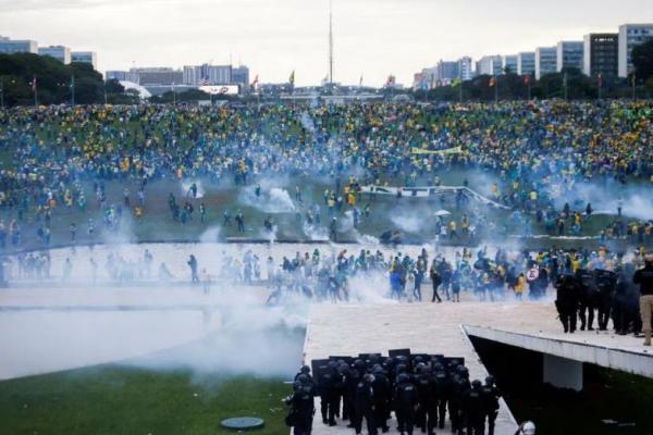 Polisi Brasil Menggerebek Rumah Gubernur terkait Kerusuhan Brasilia