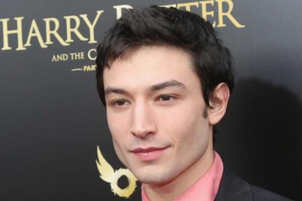 Mengaku Bersalah Lakukan Perampokan, Ezra Miller Dihukum Satu Tahun dan Denda Rp7,6 Juta