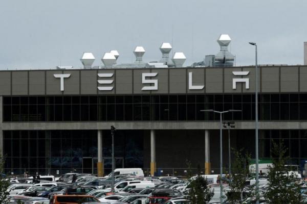 Serikat Pekerja Jerman Mengecam Tesla atas Jam Kerja yang Tak Masuk Akal