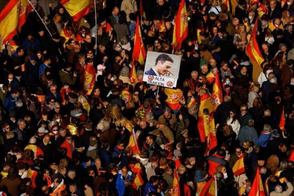 Bergabung dengan Sayap Kanan, Ribuan Orang Unjuk Rasa Melawan Pemerintah Spanyol