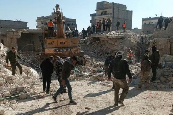 Bangunan Runtuh di Aleppo, 13 Orang Tewas, Beberapa Masih Hilang