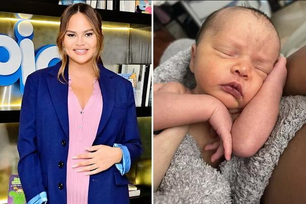 Chrissy Teigen Bagikan Foto Close-Up Pertama Wajah Putrinya yang Baru Lahir, Esti Maxine