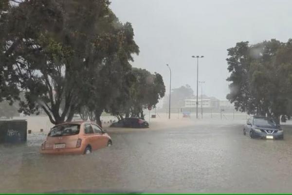 Selandia Baru Mulai Bersihkan Bekas Banjir Bandang yang Tewaskan Dua Orang