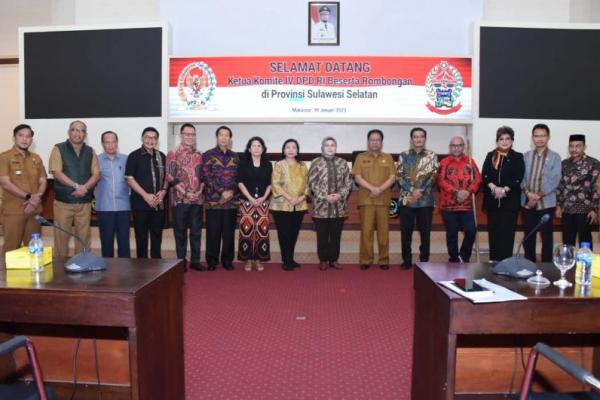 usai mengikuti Rapat Kerja Komisi IV DPD bersama Pemprov Sulawesi Selatan, di Ruang Rapat Pimpinan lantai 2, Kantor Gubernur Sulsel, Kota Makassar, Sulawesi Selatan, Senin (30/1). 