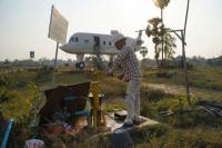 Terinspirasi Mimpi Terbang, Pria Kamboja Ini Bangun Rumah Pesawat