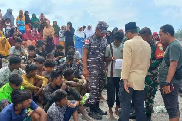 Kapal Pengungsi Rohingya Terdampar di Aceh Besar