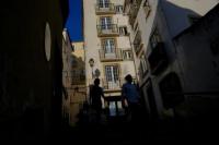 Atasi Krisis Perumahan, Portugal Akhiri Visa Emas dan Batasi Penyewaan Airbnb