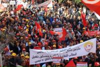 Serikat Buruh Tunisia yang Kuat Kembali Berunjuk Rasa Menentang Presiden