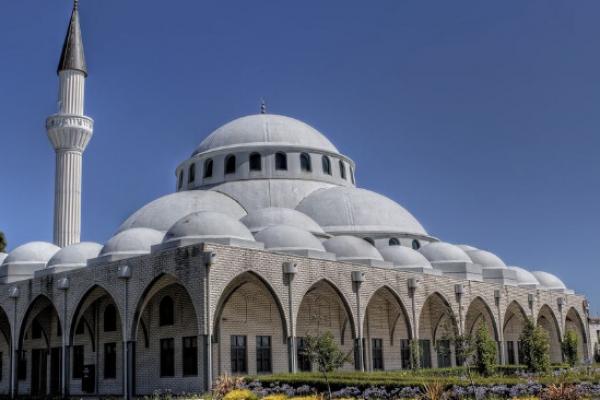 Ternyata Bangun Masjid di Negara Minoritas Muslim Itu Rumit