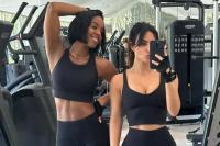 Olahraga Bareng, Kim Kardashian dan Kelly Rowland Pamer Otot Perut Kencang