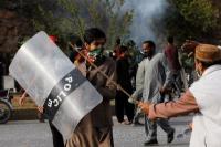 Polisi Pakistan Menangkap Puluhan Pendukung Mantan PM Imran Khan