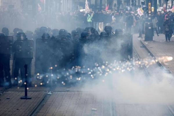 Pengunjuk Rasa dan Polisi Prancis Bentrok Lagi saat Protes Reformasi Usia Pensiun