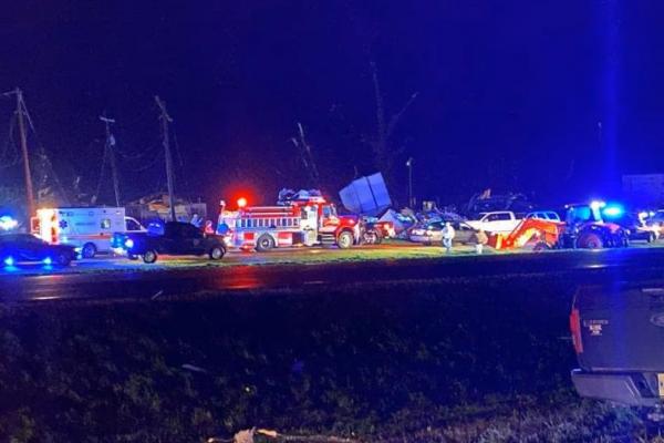 Pandangan umum menunjukkan mobil dan struktur yang rusak akibat tornado di Silver City, Mississippi, AS 24 Maret 2023. Foto: Reuters