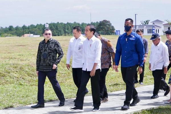 Bamsoet saat mendampingi Presiden Joko Widodo meresmikan KEK MNC Lido City, di Kabupaten Bogor, Jumat (31/3). 