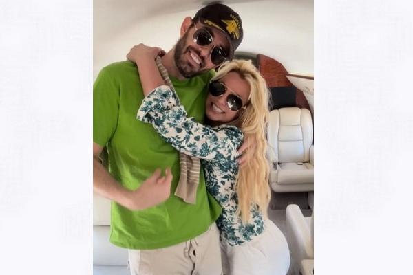 Berlibur Tanpa Sam Asghari, Britney Spears Lepas Cincin Kawinnya