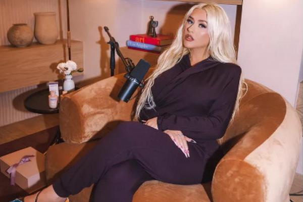 Kisah Kelam Masa Kecil Christina Aguilera, Bertahan Hidup dengan Ayah yang KDRT
