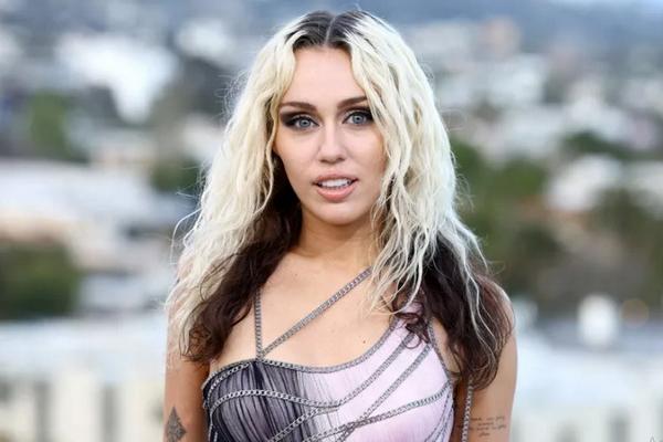 Global Music Streams Capai 1 Triliun, Lagu Flowers Miley Cyrus Paling Banyak Didengar Tahun 2023