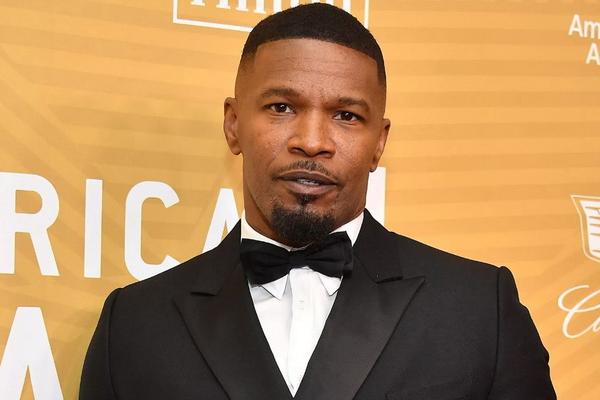 Idap Komplikasi Medis, Jamie Foxx Berlinang Air Mata Bicara Tentang Kesehatannya