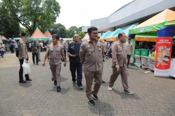 Sediakan Bapok Murah, Mentan SYL Tinjau Bazar Ramadhan Kementan