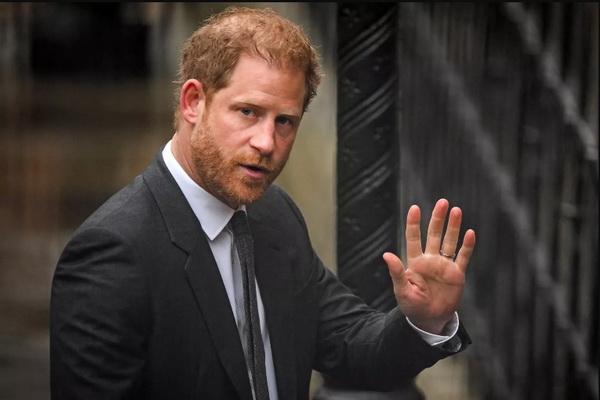 Peringatan Pertama Wafatnya Ratu Elizabeth, Pangeran Harry Kunjungi Makam Neneknya