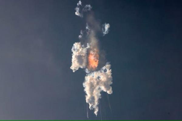 Pesawat Ruang Angkasa Starship Elon Musk Meledak saat Uji Terbang Pertama