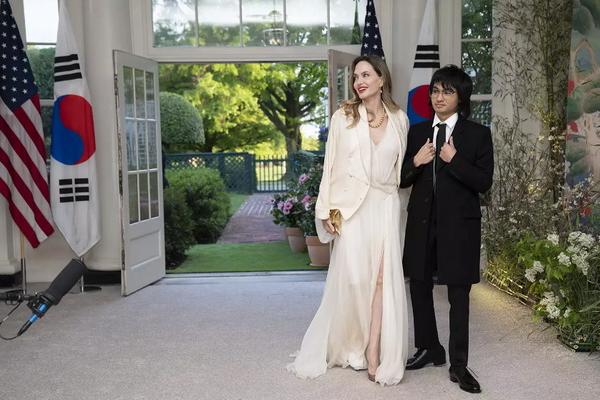 Angelina Jolie dan Maddox Hadiri Makan Malam Bersama Joe Biden