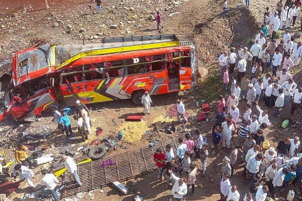 Sopir Tertidur, Kecelakaan Bus di India Tewaskan 21 Penumpang