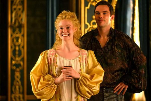 Elle Fanning Menangis Berpisah dengan Nicholas Hault di The Great Musim 3