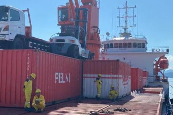 Kapal Tol Laut Distribusikan 1000 Ton Beras Bulog ke NTT