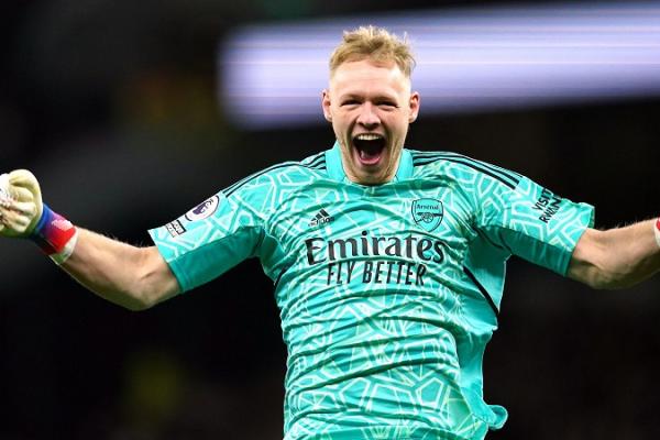 Saat Fans Arsenal Teriakan Nama Aaron Ramsdale