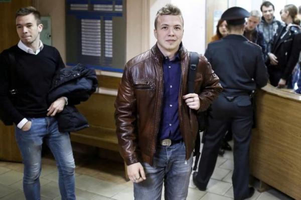 Blogger Oposisi Belarusia yang Ditangkap dalam Penerbangan Ryanair Dibebaskan