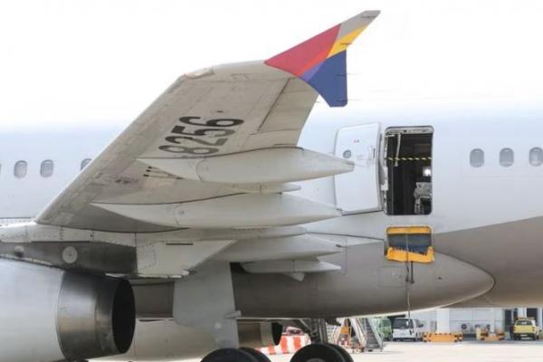 Korea Selatan Tangkap Penumpang yang Membuka Pintu Darurat Pesawat Asiana di Udara