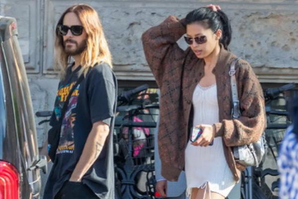 Digosipkan Pacaran, Jared Leto dan Model Asal Burma Jalan-jalan di Jerman